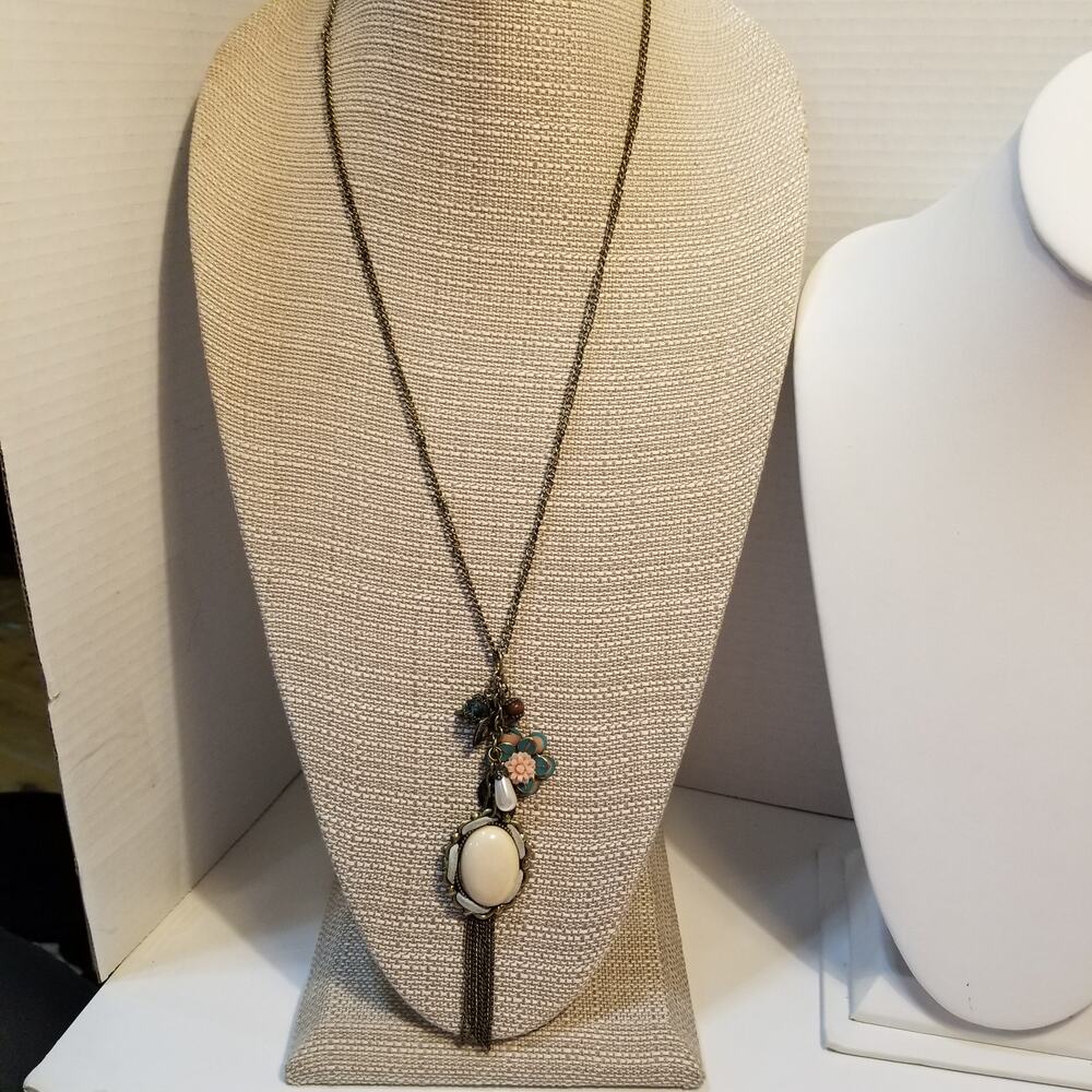 Vintage brass necklace ventral cream pendant six inch drop flower has broken pet